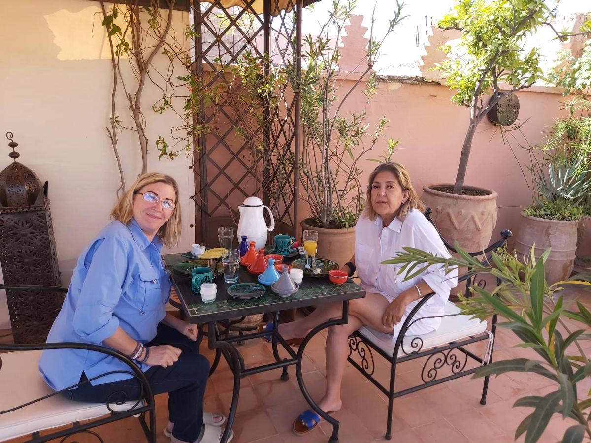 Riad Les Nuits De Marrakech Marrakesch Exterior foto The sisters in 2011