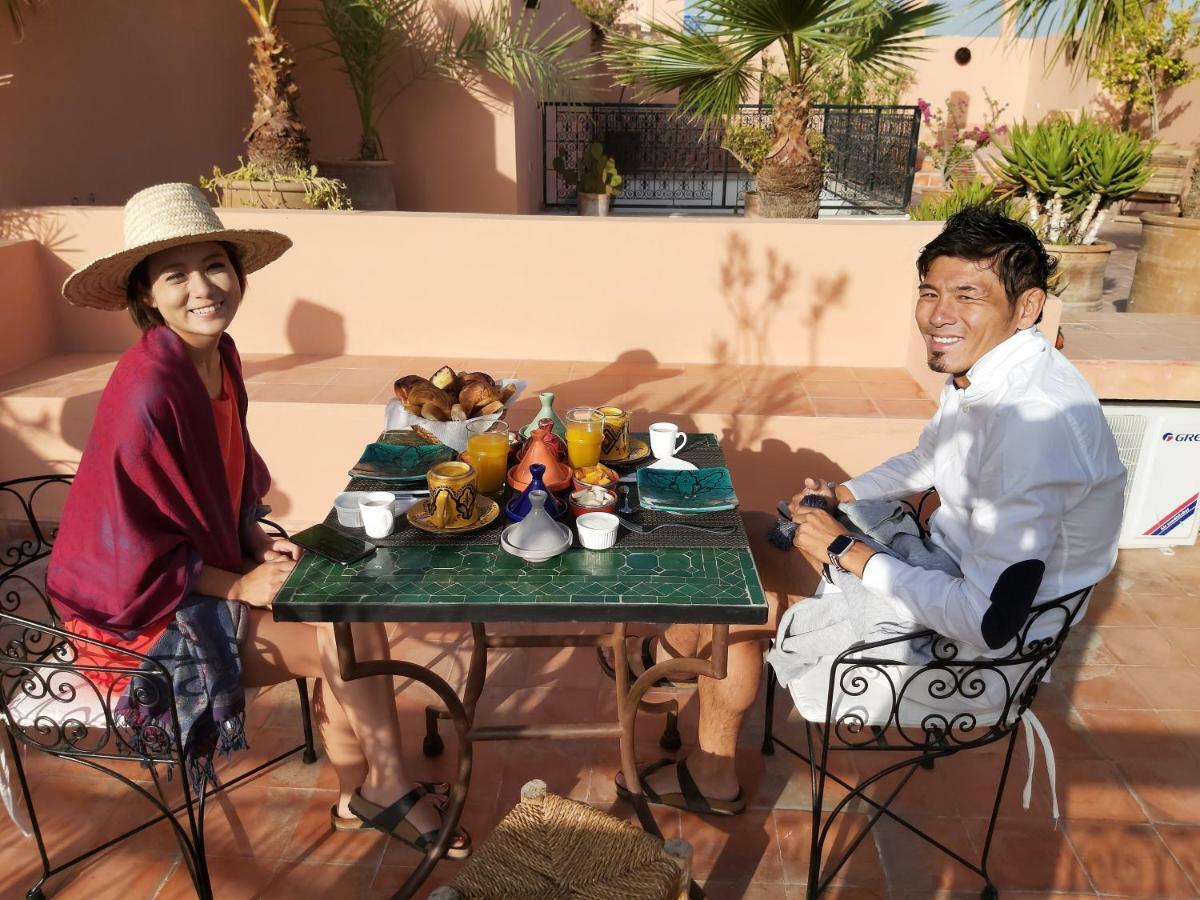 Riad Les Nuits De Marrakech Marrakesch Exterior foto A Moroccan breakfast